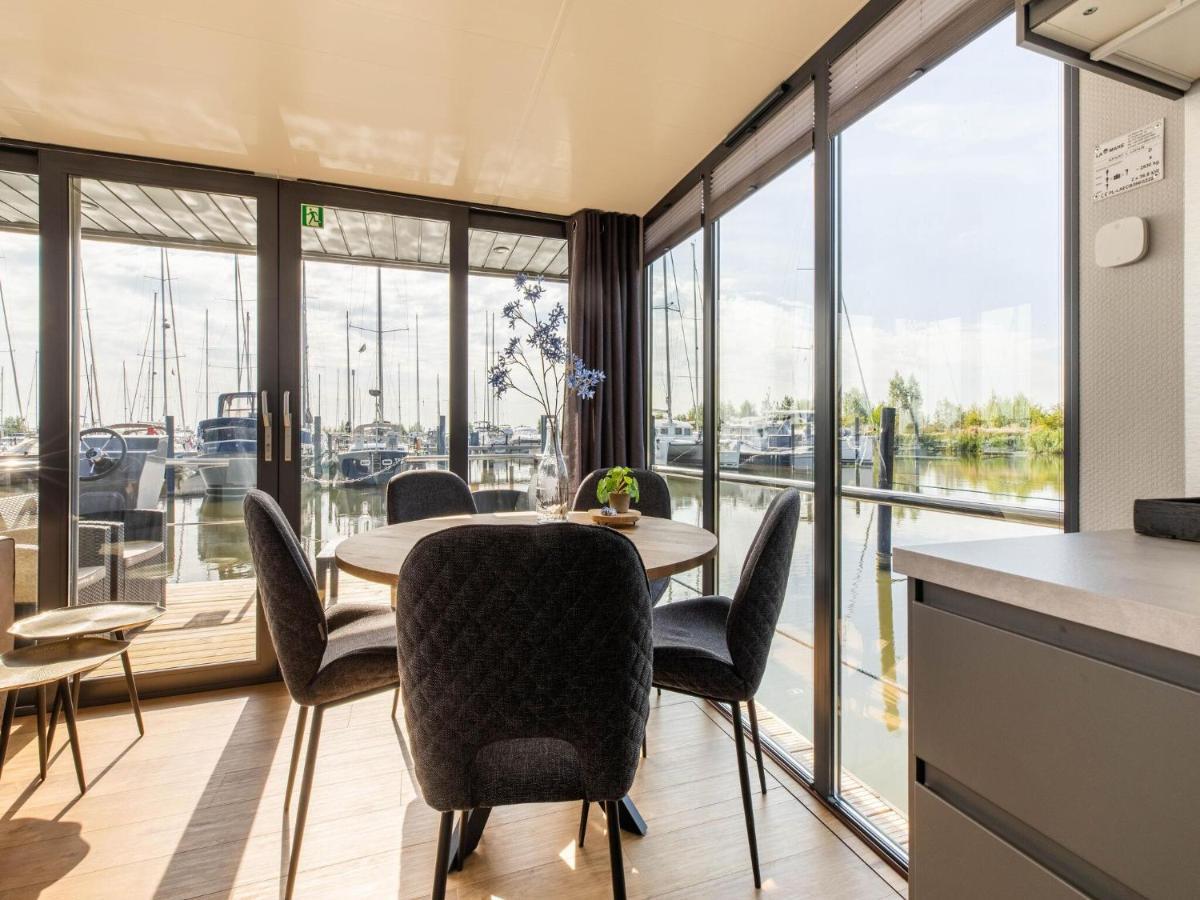 Comfortable Houseboat In Volendam Marina Exterior foto