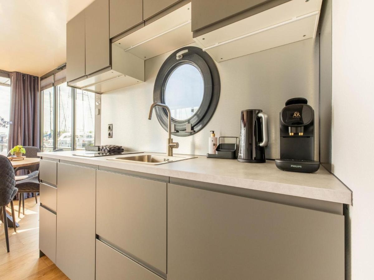 Comfortable Houseboat In Volendam Marina Exterior foto